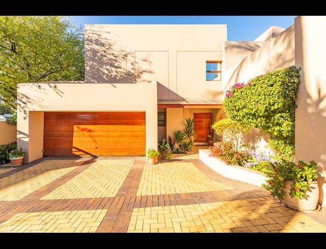 4 BEDROOM HOUSE FOR SALE IN LONEHILL